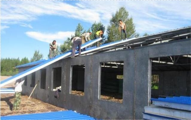 猪舍屋顶覆盖材料该如何选择采用pvc瓦能不能行更是采用传统保温彩钢